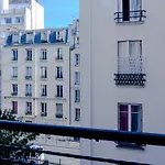 Bright And Spacious Apt In Les Buttes Chaumont