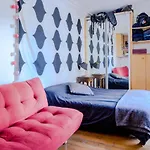 Bright And Spacious Apt In Les Buttes Chaumont